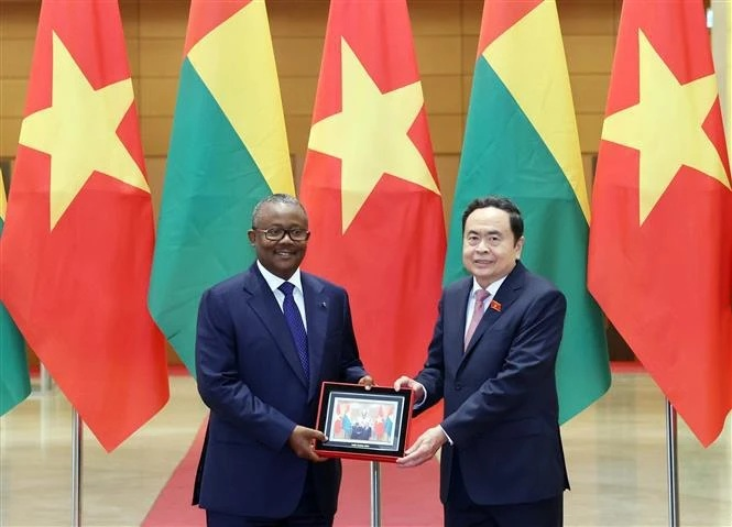 View - 	Guinea-Bissau President concludes official visit to Vietnam